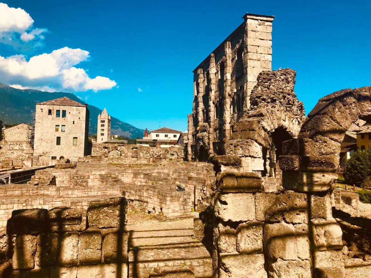 Aoste, l'italienne aux couleurs d'une histoire millénaire (Italie).
